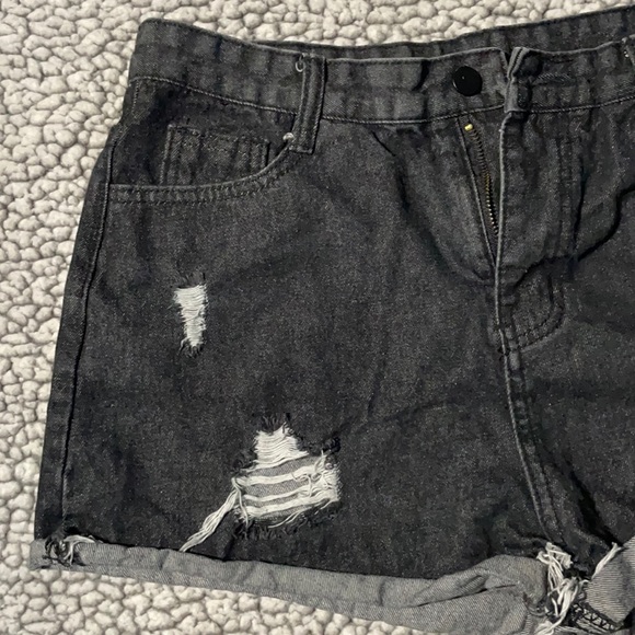 Black cut off denim jeans - Picture 6 of 10